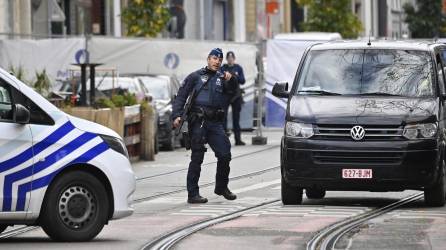 Bélgica elevó el nivel de amenaza terrorista tras un ataque en el que fueron abatidos dos ciudadanos suecos en Bruselas.