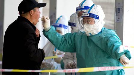 China realiza pruebas masivas de coronavirus para contener el nuevo brote del virus en las principales ciudades.