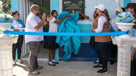 La presidenta de la República, Xiomara Castro, inauguró una escuela agrícola en el departamento de Gracias a Dios.