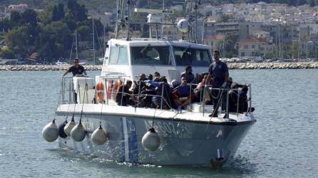La embarcación, sospechosa de transportar migrantes de forma ilegal desde República Dominicana, volcó.