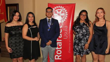 La directiva del Club Rotaract Usula, conformada por: Isabella Pacheco (macero), Angélica Vargas (tesorera), Lázaro Mondragón (presidente); Yosselin Moreno (vicepresidenta) y Césia Cruz (secretaria)