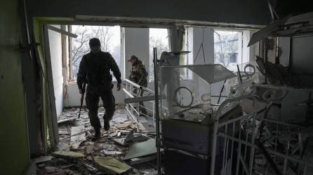 Cuando están a punto de cumplirse dos semanas del inicio de la ofensiva rusa en Ucrania, Kiev acusó hoy a Rusia de haber bombardeado un hospital infantil en la ciudad de Mariúpol, en uno de los ataques más “inhumanos” del Ejército de Putin.