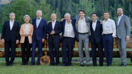 Los líderes de las potencias occidentales posan para la foto grupal en el castillo bávaro de Elmau.