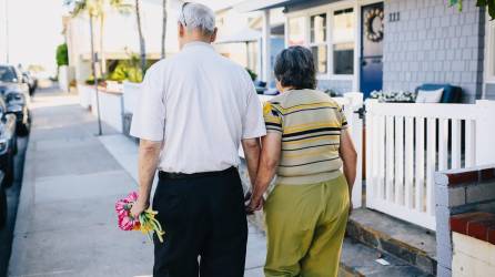 “Debes darte cuenta de que, aunque es de la tercera edad, aún es una mujer joven y tiene derecho a entusiasmarse con un hombre”, le dice la Doctora Corazón.