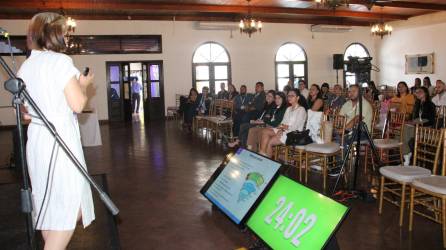 Médicos de diferentes partes del país acudieron al taller de insulina que se impartió en el Casino Copaneco de Santa Rosa de Copán.