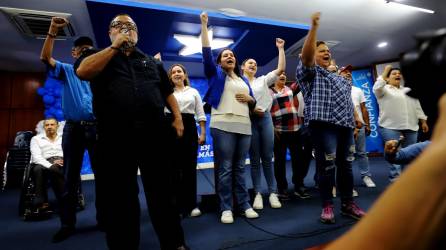 Ana García, esposa del expresidente de Honduras Juan Orlando Hernández, declarado culpable en Nueva York el viernes pasado por tres delitos de narcotráfico, presentó este miércoles su precandidatura presidencial por el ahora opositor Partido Nacional.