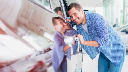 Cuando compras un auto usado, corres el riesgo de comprar un vehículo dañado, un accidente o problemas legales.