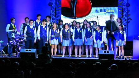 El Coro High School fue uno de los más esperados en el espectacular recital.
