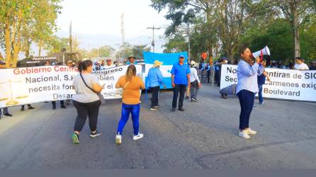 <b><span class=mln_uppercase_mln>Acción.</span></b> Ayer protestaron en el segundo anillo.<span class=mln_uppercase_mln> </span><span class=mln_uppercase_mln>Foto: Franklin Muñoz</span>