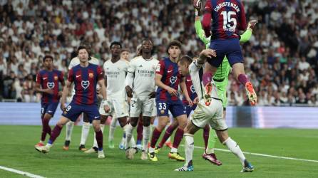 El Clásico entre el Real Madrid y Barcelona dejó un sinfín de emociones, pero dentro de ellas quedó la polémica por el gol fantasma de Lamine Yamal que no contó para los azulgranas.