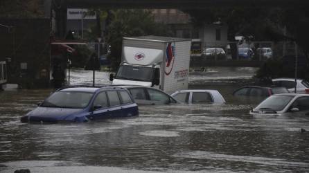Un “medicane”, una gigantesca tormenta en el Mediterráneo ha provocado catastróficas inundaciones en el sur de Italia, que se prepara para dos días más de lluvias y fuertes vientos por el ciclón, informaron medios locales.