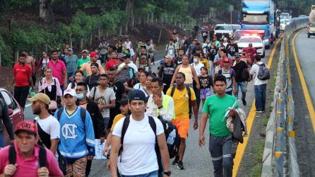 Una caravana de migrantes en busca del “sueño americano”. Foto: EFE archivo