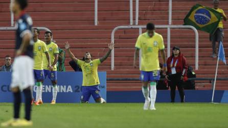 Marcos Leonardo de Brasil celebra el gol marcado en el Mundial Sub-20.