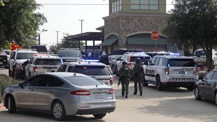 La policía abatió al autor del tiroteo que dejó ocho muertos en un centro comercial de Texas.