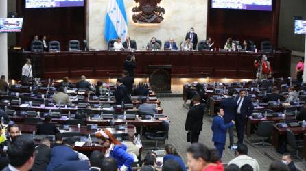 La sesión del Congreso inició a eso de las 7:30 de la noche de este viernes 10 de febrero de 2023.