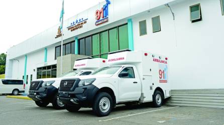 <b>El Sistema Nacional de Emergencia ha adquirido nuevas ambulancias para dar asistencia a la población. Foto: Héctor Edú.</b>