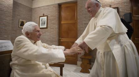 El Papa Francisco visitó a Benedicto XVI el pasado miércoles tras pedir oraciones por su antecesor.