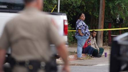 Un hombre armado de 18 años mató a 14 niños y a un maestro en una escuela primaria en Texas el martes, según el gobernador del estado. Es el tiroteo escolar más mortífero del país en años. (Foto de allison cena / AFP)