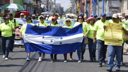 Trabajadores marchan un 1 de Mayo en Honduras.