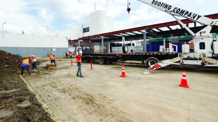 <b>Representantes de las tres constructoras, de turismo y de SAN constataron los avances en los trabajos que comenzaron en septiembre de este año. Fotos: Franklin M.</b>