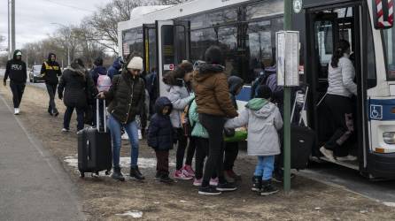 Los migrantes fueron trasladados a un albergue.