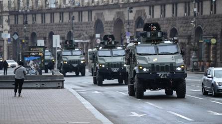 El presidente ruso Vladimir Putin inició el jueves la invasión de Ucrania, con bombardeos aéreos y la entrada por varios puntos de fuerzas terrestres.