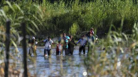 Cientos de migrantes indocumentados cruzan la frontera sur de EEUU a diario pese a las advertencias del Gobierno.