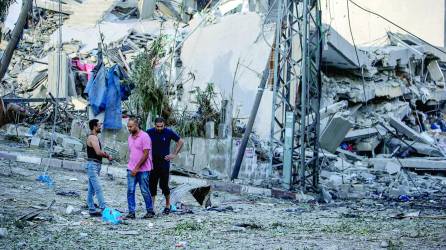 Casas destruidas tras los ataques israelíes en la Franja de Gaza. Las Fuerzas de Defensa de Israel anunciaron que están aumentando su disposición y preparación para “implementar una amplia gama de planes ofensivos operativos”. Foto: EFE