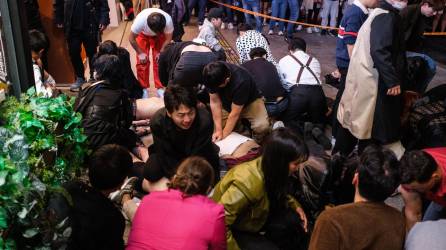Al menos 154 personas fallecieron en la estampida durante una fiesta de Halloween en Seúl. Otras 33 se encuentran en condición crítica.