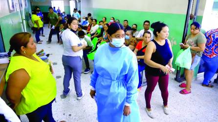 <b>A más de 700 pacientes atienden a diario en el Mario Rivas por consulta y emergencia, a quienes le aquejan diferentes dolencias. Fotos: Moisés Valenzuela. </b>