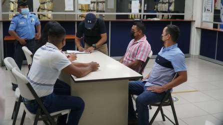 Los acusados llegaron esta mañana de lunes a los juzgados de San Pedro Sula.