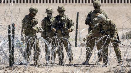 La mayoría de los 550 soldados de refuerzo desplegados hasta el momento por el Pentágono en la frontera entre EE.UU. y México están apostados en la zona de El Paso, informó el lunes el Departamento de Defensa estadounidense.