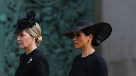 Meghan Markle acaparó las miradas y duras críticas en redes sociales tras derramar una lágrima en la Abadía de Westminster donde se realizó una ceremonia del funeral de la Reina Isabel II.