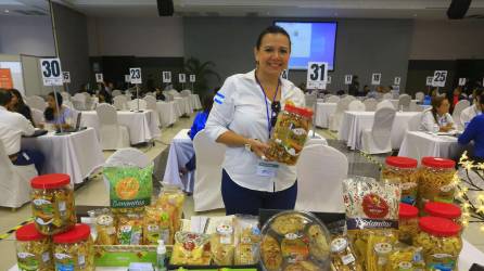 Karen Dubón participó en la rueda de negocios de la Cámara de Comercio e Industrias de Cortés en busca de nuevos clientes.