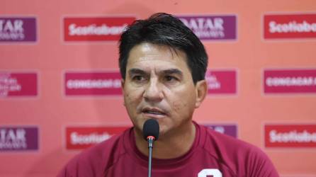 Vladimir Quezada en conferencia de prensa previo al duelo por el repechaje ante Motagua.