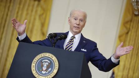 Biden también habló de inmigración y apuntó que la gente abandona sus hogares en Centroamérica para dirigirse a EE.UU. porque “tienen problemas reales”.