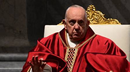El Papa Francisco presidió la misa del Viernes Santo en el Vaticano.