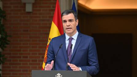 El presidente del gobierno español, el socialista Pedro Sánchez, durante una conferencia de prensa este lunes.