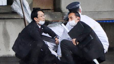 Un hombre fue detenido tras atentar contra el primer ministro de Japón lanzando una bomba casera.