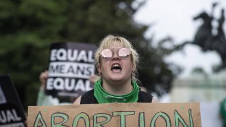 Activistas contra el aborto se manifiestan en Washington contra la prohibición a la interrupción del embarazo.