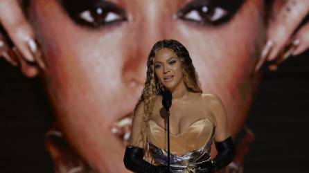 En su discurso, la cantante Beyoncé agradeció a Dios, a su familia y a la cominidad queer.
