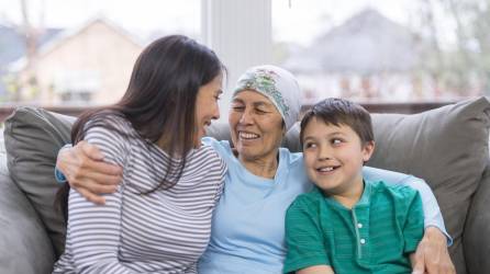 La unión familiar es imprescindible en el diagnóstico de cáncer de una mujer.