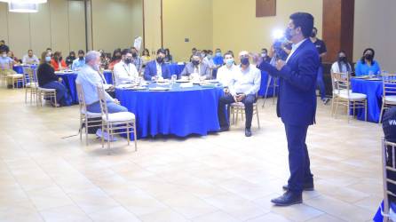 Irvin Cubas dio a conocer el portal de empleo a alcaldes y empresas. Foto: Moisés Valenezuela.