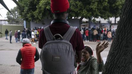 Miles de migrantes haitianos esperan en México para cruzar a Estados Unidos.