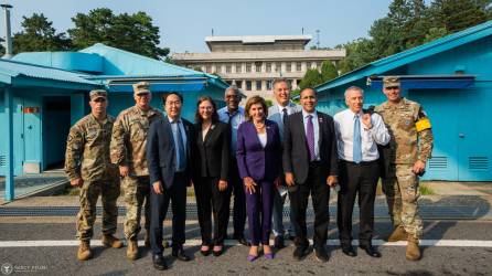 Tras su viaje de alto perfil a Taiwán, la presidenta de la Cámara de Representantes de Estados Unidos, Nancy Pelosi, viajó a Corea del Sur este jueves donde realizó una parada en la Zona Desmilitarizada (DMZ), en la frontera con Corea del Norte.