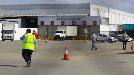 En un 50% aproximadamente aumenta la importación de mercadería en los últimos tres meses del año en La Mesa. Foto: Moisés Valenzuela.