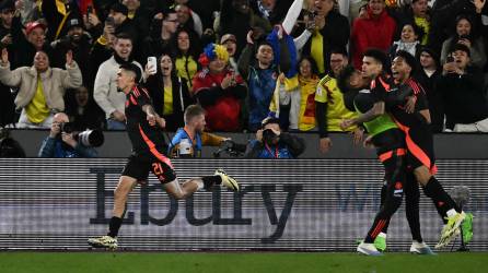 Colombia, con acrobático golazo, tumba a España y logra histórico triunfo