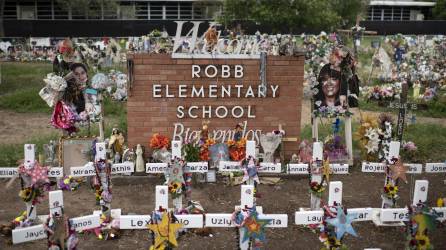 La respuesta policial al tiroteo en el que murieron 22 personas en Uvalde, Texas, ha sido duramente criticada.