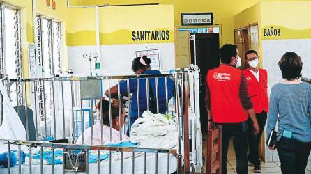En la imagen se aprecia parte del área de pediatría, donde los baños están al par de las camas de los pacientes. Fotos: Amilcar Izaguirre y Cortesía.