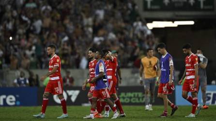 Jugadores de River Plate salieron cabizbajos tras el ridículo ante Fluminense.
